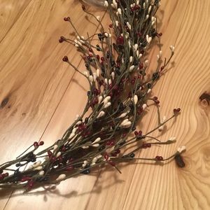 NEW Pip Berry Garland